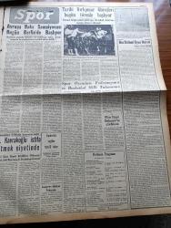 Yeni İstanbul Gazetesi - 27  Mayıs 1955 - Barışla Savaş Arasında Mustafa Nermi Köşe Yazısı -  İngiliz Seçimleri Tasnifinde Muhafazakar Parti Önde - İngiltere Türkiye'ye Yeni Kredi Teklifinde Bulundu - Kruşçef Ve Bulganin Belgrad'da - NATO Akdeniz Kuvvetleri Komutanı Amiral Sir Guy Grantham İstanbul'a Geldi - Rusya Dörtlü Konferans İçin Batı Teklifini Kabul Etti - İşçiler Ve Kıbrıs Davası - Abidin Daver Şilebi Haziran'da Bitecek - Esirler Gölü Yazanlar Kemal Avan H. Avan Yazı Dizisi - Türk Oftalmoloji Kongresi Açıldı - Bergama'da Kurulacak İplik Ve Dokuma Fabrikası - Türkkuşu Ekibi Paris'e Hareket Etti - Amerika'da Müthiş Kasırga - İstiklal Caddesinde Değişiklik Sinemalar Caddesi Bankalar Caddesi - Saadet Bekçisi Yazan Zeliha Harun Yazı Dizisi - Dünya Bankasının Şimdiye Kadar Verdiği Para - Türk Vezir Ve Paşalarının İştirak Ettikleri İlk Balo - Tarihi Kırkpınar Güreşleri Bugün Törenle Başlıyor - Fenerbahçe'de Osman Kavrakoğlu İstifa Etmek Üzere - Zeki Rıza Sporel-Avrupa Boks Şampiyonası