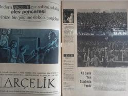 Hafta Sonu Extra Aktüalite Sinema Tiyatro Müzik ve Magazin Dergisi - 26 Aralık 1964 - Sayı:9 - Çocuklar ve Oyuncaklar - Ali Sami Yen Stadında Panik - İsmet İnönü CHP Değil Sadece Bir CHP lidir - İlhami Sancar - ''Kıbrıs Rumlarını Türk Uçakları En Geç Bir Saatte Yok Edilebilir'' - İzmir Oto Fabrikası 1.5 Yıl Sonra Türkiye'nin Yollarını Otomobil ile Dolduracak - Orta Doğuda Durum Yine Karışıyor - İtalya'da Cumhurbaşkanı Seçimi - Bon Hükümeti Nato Konferansından Memnun Değil - Noel Partisi Dayak Partisi - Dünya Çocuklarının Bayramı - Yılın Moda Oyuncakları - Sevimli Hayvanlar - Vitrinler Oyuncak Dolu - Bebek Kardeşler - KAlede Nöbetçiler Bekliyor - Karar Veremiyor - Oyuncaklar Göz Kırpıyor - İyi Biten Bir Yılbaşı Gecesi - Canavarlar Vadisi Çizgi Romanı - 1964 ve Olaylar - Acemi Kaşifler Az Kalsın Donuyorlardı - 1965 Takvimi - Ünlü Sinema Yıldızları 1965 Yılında Ne Diliyorlar? - Kesenize Göre Yılbaşı Sofrası - Çifte Nikah - Doris Day fotoğraf ve haberi - Tam Takım Dergi