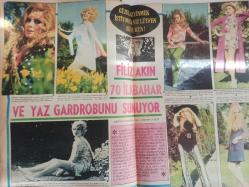 Pazar Haftalık Aktüalite Sinema Tiyatro Müzik ve Magazin Dergisi - 8 Mayıs 1970 - Sayı:711 - Cüneyt Arkın - Puri Banai - Betül Işıl - Cihangir Gaffari - Fethiye'de Aşk Başkadır - Ekibi Fethiyeden Bildiriyor - Malkoçoğlu'nun Seti, Kavgalar, Aşklar ve İşi Bırakıp Kaçanlar - Türkan Şoray - Zeynep Aksu - Hüseyin Rahmi Gürpınar - Nilgül Utku - Zeynep Aksu - Nedret Güvenç - Mümtaz Ener - Filiz Akın 70 İlkbahar ve Yaz Gradrobunu Sunuyor - Dönme Dolap Dönüyor - Leyla Sayar Yılmaz Gündüz aşkı aldı yürüdü - 1970 yazına hızlı giren Oya Peri açıkladı: Bekarlık Canıma Tak Etti - Yeşilçam'ın Güzel Annesi Uzun Bir Yolculuğa Hazırlanıyor - Belgin Doruk Tokyo'ya Gidecek - Fatma Girik - Ekrem Bora fotoğraf ve haberi - Dergi Tam Değildir Sadece 20 Sayfası Mevcuttur - Dergi Kapağı Yoktur