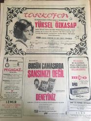 HÜRRİYET GAZETESİ  19 AĞUSTOS 1968 YIL :21 SAYI :7296---Beş silahlı ,hasımları olan şahsı kahveyi basıp öldürdü ---Türkeş :Bin CKMP li gence komando  eğitimi yaptırıyoruz---Lise sayısı sabit  tutulacak ---Demirel :Türkiye de idareye senet çıkarmışlar var dedi --Yunan propagandasından ürküp arabalarına cami ve ay resmi çizdiler ---Cemiyet içinde asalak  yaşamak istemiyorum ---İki jandarma birliği arasında  yanlışlıkla silahlı müsademe oldu bir assubay şehit düştü ----Ağabeyinizin sıhhati iyi 23 Ağustos ta Türkiye ye gelmeyi düşünüyorlar ---Hamile iken çok sigara içen kadınların  bebekleri normalden küçük doğuyor ---Kızıldeniz de gündüzleri yandık geceleri donduk ----Türkofon :Yüksel Özkasap ----Galibiyet Kaçıran Beşiktaş Oldu :0-0---Marmara Kupasını Plaısir kazandı ---Güreşçiler 2050 metre yükseklikte Olimpiyat hazırlıklarına başlıyor ----M.United -City Maçında seyirciler birbirine girdi ---Ağustos ayı bedava yaz tatilin ikinci grubu güneş ve denize  kavuştu ----