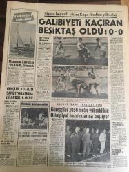 HÜRRİYET GAZETESİ  19 AĞUSTOS 1968 YIL :21 SAYI :7296---Beş silahlı ,hasımları olan şahsı kahveyi basıp öldürdü ---Türkeş :Bin CKMP li gence komando  eğitimi yaptırıyoruz---Lise sayısı sabit  tutulacak ---Demirel :Türkiye de idareye senet çıkarmışlar var dedi --Yunan propagandasından ürküp arabalarına cami ve ay resmi çizdiler ---Cemiyet içinde asalak  yaşamak istemiyorum ---İki jandarma birliği arasında  yanlışlıkla silahlı müsademe oldu bir assubay şehit düştü ----Ağabeyinizin sıhhati iyi 23 Ağustos ta Türkiye ye gelmeyi düşünüyorlar ---Hamile iken çok sigara içen kadınların  bebekleri normalden küçük doğuyor ---Kızıldeniz de gündüzleri yandık geceleri donduk ----Türkofon :Yüksel Özkasap ----Galibiyet Kaçıran Beşiktaş Oldu :0-0---Marmara Kupasını Plaısir kazandı ---Güreşçiler 2050 metre yükseklikte Olimpiyat hazırlıklarına başlıyor ----M.United -City Maçında seyirciler birbirine girdi ---Ağustos ayı bedava yaz tatilin ikinci grubu güneş ve denize  kavuştu ----