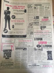 HÜRRİYET GAZETESİ  18 AĞUSTOS 1968 YIL :21 SAYI :1968--Etekler göbekten 20 santim aşağıda ---Sabık bir Yunan Bakanı Türkiye ye iltica etti ---Türk Ordusunda nöbet devri ---İşçilerin emeklilik maaşı en az 300-350 lira olacak ---Kaza geçiren İngiliz  kızı adresini kaybettiği  Türk sevgilisini arıyor ---Grevdeki seyislere hücum eden bir at sahibi  yaralandı ---Frank Sinatra Mia Farrow Boşadılar ---Kocam benden uzaktaysa  flört etmesini tabii bulurum ----Kadının Çalışması Evlilik İçin Zararlı Mı ?---Arjantin de bir  uçan daire hasta bakıcının yüzünü  yaktı ----Kızıldeniz de tam 15 saat hiç dinlemeden  korkunç  bir fırtına ile savaştık ---Beşiktaş ve Galatasaray A.Sami Yen de Buluşuyor ---Yusuf Beşiktaş tan  200 bin lira istiyor ---G.Tepe -A.Ordu ,Altay -İzmirSpor---Osman ın Mersin de kalması sevinç  yarattı --Futbolcular ayda 10 ar bin lira alıyor ---Uluslararası Tenis Turnuvası Yarın  İstanbul da Başlıyor --İstanbul Valisi Polis Suç İşlenen Yere Girer ---