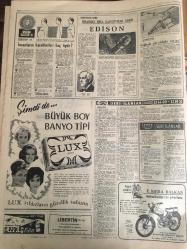 HÜRRİYET GAZETESİ  17 NİSAN 1965 YIL :17 SAYI :6091---Plaza raporu kati şekilde red olunacak ---Seçim Türkiye nin itibarını daha da artıracak --Kıbrıs a önce Amerika silah  vermiş ---Münih te ki Türk işçileri köylere gidip gizlice kurbanlarını kestiler ---Süreyya dan sonra İRA da film  çevirmeye karar verdi  ---Şehrin kanalizasyon planı tamamlandı ---16 yaşında ki kız film çekilirken  bilmeyerek cinayet işledi ---Üç milyon dolar ,şehrin başına işler açabilirdi ---Portekizliler FİFA ya başvurdu ---Şükrü ve İsmail in sakatlığı geçmedi ---Türk sinemasının iç yüzü filme alınıyor :Türkan Şoray --Devletin yardımı ile Filmciler bir sinema sitesi kurmak istiyor --Çocuk yıldız kıtlığı var: Ayşecik büyümesi üzerine filciler  şimdi bütün ümitlerini  Parla Şenol a bağladı  ---Mine Sun Türk sineması artık değişmiştir diyor ----