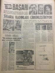 HÜRRİYET GAZETESİ 17 ARALIK 1967 YIL :20 SAYI :7055---General Patakos :Taht Kralındır  İsterse yine dönebilir dedi ---Yunanistan kraliçesi bebek bekliyor --Kızlara  sarkıntılık eden Ringo Süheyl in  saçları karakolda dipten kesildi ---Eralp :Biz güvenlik  konseyinden Kıbrıs ta barışı sağlayacak açık bir karar istiyoruz dedi ---Önümüzdeki sene Almanya ya işçi sevkiyatı üç misli artacak ---Torpilimiz olmadığı için başka bir iş bulamadık ---Kaçakçılardan rüşvet alan iki jandarma askeri heyete ateş açtı ---Şöhret hepsini şımarık bir varlık haline getirmiş --Sigara kadınları çirkinleştiriyor --Rusya da 50 kilo altın çalan bir maden mühendisi idam edildi --280 kiloluk Orkinos 5.5 saatlik mücadeleden  sonra  yakalandı --Göztepe iyice çöktü --Beşiktaş  zor kazandı :1-0 --Fenerbahçe -H.Tepe A.Gücü-Galatasaray ---Demirspor :3 -Mersin :1 ---Cunta dün Metropolit Yeronimos u Roma ya gönderdi --Cezayir de ki  darbe teşebbüsünde  birçok kişi öldü ---Bir asma köprü 75 vasıta ile çöktü ,5 ölü 21 kayıp