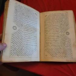 TAŞ BASKI KURANI KERİM. DAMGALI. altın varaklı ser sayfaları. 1323 yılı.