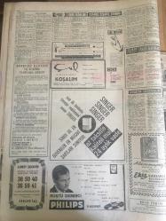 HÜRRİYET GAZETESİ 10 MART 1966 YIL :18 SAYI :6416---Rusya tazminat olarak 21 bin tonluk tankeri bırakmaya razı ---Avusturalya ya  göç için bazı kolaylık sağlandı ---Yanan Kadıköy vapurunun bir yolcusu kayıp --Polis Genel Müdürü : Yurt çapında tahkikat yapılıyor dedi ---Dusseldorf polisi bile Türk Ülkü Ural için parmak ısırıyor ---Ama şarkıcıyı bir türlü  paylaşmayan  iki çalgıcı sille -tokat birbirine girdi ---1966 Altın Mikrofon Yarışması Nisan da Yapılıyor --Hasekinin  yeni kliğinde  yatak sayısı 1000 e çıkarılıyor ---Zeytinburnu n da temizlik işçilerinden alınan haraç ----Radyo Programları ---Emekli  demiryolu  işçisi 50 milyon lira  servet bıraktı ---Yıldıray Çınar :En son okuduğu plakları takdim eder ---Kaybolan  2 oğlunu bulmak için  Almanya dan gelen  genç  anne  yaşlı gözlerle yollara revan oldu --Beşiktaş ,Sakaryaspor u eledi :2-1--Beykozlular 750 şer lira prim alacaklar--Münih te Almanlara Türkçe  Öğreten Bir Gece Okulu Açıldı ---James Bond  un 3. film sayesinde  meşhur oldu-