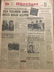HÜRRİYET GAZETESİ 14 MART 1966 YIL :18 SAYI :6420---Sulh tatilinden sonra meclis bugün açılıyor ---14 yılda Sınai Kalkınma Bankası 687 Milyon lira Kredi Dağıttı ---Danimarkalı  dansöz  niyeti kötü şoförün elinden zor kurtuldu ---Şimdi de Polis Almanya dan gelen genç anneyi arıyor ---Türkiye ye gelen turist miktarı yüzde elli artıyor ---Borç para isteyenler bir yana bir genç kız da Toto  şirketinden eli yüzü düzgün koca istedi ---2 gündür aranan çocuğun kuyuda  cesedi bulundu ---Elektrik almak için 3 bin kişi sıra bekliyor --Çimento da anormal  fiyat yükselişi neden ?--Beşiktaş 2-0 galip --İstanbulspor tehlikeden yavaş yavaş uzaklaşıyor --Galatasaray ,8 kişilik Şekerspor 'u 3-1 yendi ---Altınordu Bursaspor u 2-0 yendi ---Altay :1 G.Birliği :0----Casino du Liban da ---Direksiyonda uyuyan şoför 2 kişinin  ölümüne sebep oldu ---Azılı iki firari mahkum yakalandı ---