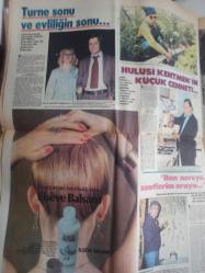 Hafta Sonu Haftalık Aktüalite Sinema Tiyatro Müzik ve Magazin Gazetesi - 12 Mayıs 1978 - Sayı:20 - Cüneyt Arkın, Hem Sağcı, Hem Solcu - Feri Cansel, yeni bikinisini hayranlara tanıttı - Renksiz kişi değil, rengarenk kişi - Cem Karaca - Neşe Alkan - Hülya Koçyiğit - Prenses Caroline - Kahkaha Bilmecesi - Müjde Ar - Haftaya Bakış - Kadın Hastalığının Ayıbı Yoktur! - Türkan Şoray - Selçuk Ural - Tayfun Kalkavan - Neydi Neydi Ne? - Güzele Ne Yaraşmaz - Bergüzar Gömeç - Emine Kumcu - Aliye Kurtuluş - Zeynep D'andria - Ölüler Kumar Oynamaz hikayesi - Bir Türk Bestecisi Beatles'ı birleştirecek - Zeki Çetin - Bülent Ersoy - Ajda Pekkan - Seher Şeniz - Garip Ama Gerçek - Nejat Uygur - Hulusi Kentmen'in Küçük Cenneti - Ahmet Özhan - Hale Saygazi - Canan Perver - Gönül Yazar - Sinan Bilsel - Canan Perver - Nilüfer - Huysuz Virjin - ''Şu halimin tek sebebi'' fotoğraf ve haberi - Tam Takım Gazete