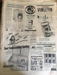 HÜRRİYET GAZETESİ 31 ARALIK 1968 YIL :21 SAYI :7428---Hürriyet Sordu :1968 nasıl geçti  1969 dan  neler  bekliyorsunuz ?--Demokrasi Korunmalıdır --Demirel : Demokrasi hayat zedelenmemelidir ,İnönü :Huzuru korumak en büyük görev ,Aybar : Demokratik sosyalizm  ağır basacak , Fevzioğlu : Huzur ,hürriyet  bolluk ve bereket ve barış , Türkeş : Sağlam kuvvetler tesirlerini  gösterecek ---Türkiye ye esrar almak için geldik ---Sophia Loren e  dünyanın  her  yanından tebrik yağıyor ----Fuar Ekici Benelüks 'te : Büyük Sanatkar : Saime Sinan --İsrail Komandoların Beyrut Havaalanına Baskını Planlıydı --İnce Memed 2 : Kamer Ana balı ,yoğurdu koydu sofraya ,Memed  çabucak bitirdi --Futbol için Okul Şart---Kaloperoviç :Fenerbahçe  en büyük  rakip --Basketbol de Balkan 3.lüğü Başarı Sayılır --Kozlu  da Grizu infilakı oldu  ,beş  işçi öldü --2 Çocuk katili 11 yaşındaki Mary Bell Müebbet  nezaret cezasına çarptırıldı ----Tek gol atan  Milli Takım ,17 gol yedi ---