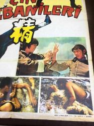 ÇİN ZEBANİLERİ, 1970'LER, KUNG FU DÖVÜŞ FİLMİ - SİNEMA FİLM ÇİZİM AFİŞİ / POSTERİ - BÜYÜK BOY - ORİJİNAL - 100 X 68 cm EBADINDA - Original Turkish Big Size Movie Poster - AKTUNÇ FİLM