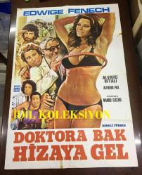 DOKTORA BAK HİZAYA GEL (La dottoressa del distretto militare), ORİJİNAL SİNEMA ÇİZİM AFİŞİ - 1976, FİLM AFİŞİ / POSTERİ - BÜYÜK BOY - ORİJİNAL - 100 X 68 cm EBADINDA - Original Turkish Big Size Movie Poster - Nando Cicero, Nando Cicero, Franco Milizia, Marino Onorati, Edwige Fenech, Alfredo Pea, Alvaro Vitali, Carlo Delle Piane, Grazia Di Marzà, Alfonso Tomas, Renzo Ozzano, Angelo Pellegrino, Dante Cleri, Tom Felleghy, Dante Cona, Mario Meniconi, Alfredo Adami, Lucio Montanaro, AKIN FİLM