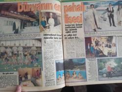 PS Magazin Haftalık Magazin ve Siyasi Aktüalite Dergisi - 24 Eylül 1989 - Sayı:3 - Kadınlar bu kadının peşinde - Figen Arık - Banu Alkan - Çiğdem İşbilir - Güner Kurban - Merih Akalın - Talat'ın Kahvesi - Jane Fonda'nın yatağı 5 bin dolar - Dünyanın En Pahalı Lisesi - Daldan Dala - Yunanlıların UZO dediği bizim rakının kayınçosu - Terazi Burcundaki Venüs ilahi aşkı, estetik duyguları ve güzelliği sembolize eder - Evita Kazanı - Gencay Gürün - Ayten Gökçer - Can Gürzap - Ajda Pekkan - Deniz Türkali - Neca - Füsun Önal - Ali Rıza Kardüz - Tilda Tezmen - Neslihan Yargıcı - Bener Bilgiç - Raşel Nahmiyaz - Deniz Kurbanzade - Kemal Aratan - Talha Ebuzziya - Ayşegül Nadir - Bilim ve Teknik - Melek yüzlü manken üç gece nereye saklandı? - Süper Dedektif - Süper Zekalar - Sabah Bulmacası - Kare Bulmaca - Rüyalarda, şarkılarda saçlar - FA Şampian Reklamı fotoğraf ve haberi - Tam Takım Dergi