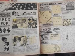 PS Magazin Haftalık Magazin ve Siyasi Aktüalite Dergisi - 24 Eylül 1989 - Sayı:3 - Kadınlar bu kadının peşinde - Figen Arık - Banu Alkan - Çiğdem İşbilir - Güner Kurban - Merih Akalın - Talat'ın Kahvesi - Jane Fonda'nın yatağı 5 bin dolar - Dünyanın En Pahalı Lisesi - Daldan Dala - Yunanlıların UZO dediği bizim rakının kayınçosu - Terazi Burcundaki Venüs ilahi aşkı, estetik duyguları ve güzelliği sembolize eder - Evita Kazanı - Gencay Gürün - Ayten Gökçer - Can Gürzap - Ajda Pekkan - Deniz Türkali - Neca - Füsun Önal - Ali Rıza Kardüz - Tilda Tezmen - Neslihan Yargıcı - Bener Bilgiç - Raşel Nahmiyaz - Deniz Kurbanzade - Kemal Aratan - Talha Ebuzziya - Ayşegül Nadir - Bilim ve Teknik - Melek yüzlü manken üç gece nereye saklandı? - Süper Dedektif - Süper Zekalar - Sabah Bulmacası - Kare Bulmaca - Rüyalarda, şarkılarda saçlar - FA Şampian Reklamı fotoğraf ve haberi - Tam Takım Dergi