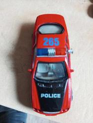 Metal Polis arabası