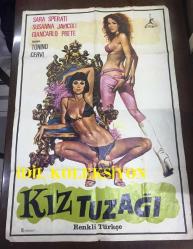 KIZ TUZAĞI, (La nottata) 1975  SİNEMA FİLM ÇİZİM AFİŞİ / POSTERİ - BÜYÜK BOY - ORİJİNAL - 100 X 68 cm EBADINDA - Original Turkish Big Size Movie Poster - Tonino Cervi, Boaz Davidson, Sara Sperati, Susanna Javicoli, Giancarlo Prete, Max Delys, Giuliana Calandra, Riccardo Berlingeri, Aldo Bonamano, Emilio Locurcio, Francesco Bagagli, Delio Cioni, Luciana Pasin, Elisa Mainardi