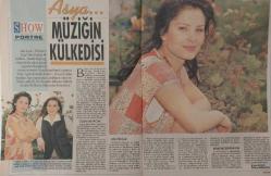 HÜRRİYET GAZETESİ-SHOW EKRAN DERGİSİ-SHOW-DERGİ-15 MAYIS-1994-SAYI:61-KAPAK-FOTOĞRAF-RÖPORTAJ-HÜLYA AVŞAR-HÜLYA: YA EVLİLİK YA SAHNE-ANAHTAR DELİĞİNDEN AMELİYAT-GENÇLERİN KİMLİK SORUNU-YEŞİLÇAM'IN GİZLİ KRALİÇESİ-DENİZCİ MODASI-SALDA GÖLÜ'NDE BİR PAZAR-BURAK KUT-SON KÖÇEKLER-ZONGULDAK-DEVREK-ÇAYCUMA-RİTA FİNK-İRTİCANIN 85.DOĞUM YILDÖNÜMÜ-FÜSUN DEMİREL-NURETTİN ŞEN-ZUHAL OLCAY-MANDELA-JAMES GREGORY-NİLÜFER-ASYA-MÜZİĞİN KÜLKEDİSİ-