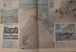 HÜRRİYET GAZETESİ-SHOW EKRAN DERGİSİ-SHOW-DERGİ-22 MAYIS-1994-SAYI:62-KAPAK-FOTOĞRAF-RÖPORTAJ-DOĞANIN BONKÖR DAVRANDIĞI BELDE: ALAÇATI-HUYSUZ VIRJINLE ÇOK ÖZEL-ÜNLÜLER NASIL AŞIK OLDULAR?-ŞİDDETİ KÖRÜKLEYEN HOLLYWOOD-KADIN KADINI SEVEMEZ-ENGİN KOÇ-SEDEN GÜREL-ŞEBNEM DİNÇGÖR-CANSEL ÖZZENGİN-KAPAK KIZI-MÜGE ORUÇKAPTAN-ALEV BAYMUR-YONCA EVCİMİK-GAZANFER ÖZCAN-GÖNÜL ÜLKÜ-CÜNEYT ARKIN-PAUL MCCARTNEY-SADRİ ALIŞIK-ÇOLPAN İLHAN-SEDA SAYAN-SİNAN ENGİN-YOM CRUISE-KEVIN COSTNER-HÜLYA KOÇYİĞİT-PATRIC SWAYZE-LEVENT KIRCA-OYA BAŞAR-BRUCE WILLS-YILDIZ TİLBE-KENAN DOĞULU-SEYFİ DURSUNOĞLU-HABERİ VÜCUDUNDAN AL-EGZEMA-ADET SANCILARI