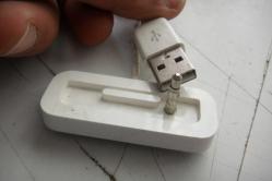 Apple iPod Shuffle 2GEN 3GEN Dijital Ses Oynatıcı için USB Şarj Cihazı STANDLI ORJINAL APPLE     (SEPET 1