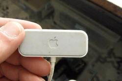 Apple iPod Shuffle 2GEN 3GEN Dijital Ses Oynatıcı için USB Şarj Cihazı STANDLI ORJINAL APPLE     (SEPET 1