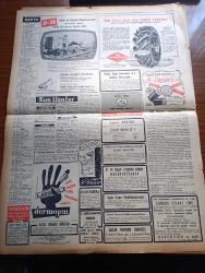 Vatan Gazetesi - 25 Temmuz 1954 - Falih Rıfkı Atay'a Yazan Ahmet Emin Yalman - Dışarı Gideceklere Mali Kontrol Konuldu - Komünistler Bir İngiliz Uçağı Düşürdü - Celal Bayar Ve Adnan Menderes İstanbul'a Döndü - Sovyetler Avrupa Birliği Konferansı İstedi - Ekmek Darlığının Önlenmesi İçin Çare Aranıyor - Ankara CHP Teşkilatı Bir Zihniyet Mücadelesi İstedi - Denizde İsyan Yazan Herman Wouk Yazı Dizisi - Meşrutiyet İlanına Doğru Tıbbiye Hareketi Yazan Mustafa Emil Elöve - Türklüğe Hakaret Eden İngiliz John Sretwella Tevkif Edildi - Meryem Ana Meşalesi Efes'e 15 Ağustos'ta Getiriliyor -   Pakistan'da Komünist Partisi Tevkif Yasak Edildi - Tahtakale'de On Dükkan Yandı -   Osmanlı Tarihinden Sayfalar Yazan Feridun Fazıl Tülbentçi - General Ali Fuat Cebesoy'un Siyasi Hatıraları Yazı Dizisi - İran'ın Güzel Kraliçesi Süreyya - Meşhur Amerikalı Zengin Rockfeller - Bu Yerin Ötesinde Yazan Cronin Yazı Dizisi - 15. Devlet Resim Ve Heykel Sergisi Dün Açıldı - Puro Tuvalet Sabunu - Dermojen Yanık Kremi