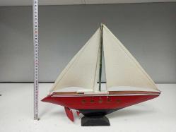 Ahşap El Yapımı Kırmızı Gemi Maketi