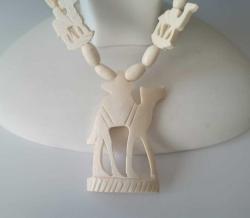 Vintage Kemik Malzemeden Deve Figürlü El Yapımı Tribal Kolye