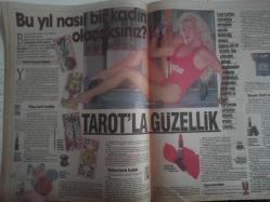 PS Magazin Haftalık Magazin ve Siyasi Aktüalite Dergisi - 24 Şubat 1991 - Sayı:77 - Ruhat Biliktan - Tarot Falı Güzelliği - Siyasette yeni bir terim Politikanım - Semra Özal - Tansu Çiller - Nankör Menecer - Ajda Pekkan - Fikret Şenses - Rahmi Koç - Sportmen kaçamakçı - Şöhretin dikenli yolları - Cumartesi Pazar savaşçıları ayakşörler - Rıdvan Dilmen - Tanju Çolak - Talat'ın Kahvesi - Aykut Işıklar - Sanit Valentin bayramınız kutlu olsun - Yasak şehrin can damarı Nijer - Can çekişen bir nehrin öyküsü - Zayıflamayı başaramayan hanımları bakın bu Çinli doktor zayıflatıyor! - Ruhat Biliktan - Çırağan Otel dekorunda - Bu yıl nasıl bir kadın olacaksınız? - Tarot'la güzellik - Piazza'daki Kebabçı - Ali Rıza Kardüz - Zamane kızı işte adamı böyle yapar - Astroloji - Yasemin Boran - Raksotek kaset reklamı - Aklınız ne renk? - Psikoloji - Aklınız Ne Renk? - Süper Sabah Bulmaca - Beyin Jimnastiği - Labirent - Rama Margarin Reklamı - Persil Deterjan Reklamı fotoğraf ve haberi - Tam Takım Dergi
