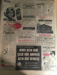 HÜRRİYET GAZETESİ 22 EYLÜL 1966 YIL :19 SAYI :6609---Arazi ve bina vergileri artırılıyor ---Alman karı -kocayı  gezdiren 2 kadın karakolda sabahladı ---Siirtli şivesi ile THY dan bilet isteyen Ulaştırma Bakanına bilet olduğu halde  yok dediler ---Rumlar Türk köyleri civarında  manevra yapıyor ---İçişleri Bakanı Asayişsizlikten  şikayet etti ----Çapkınların kız diye laf attığı Serpil  erkek çıktı ---Annesinin  zina  yaptığı  şahsın yakasına  yapışıp  pis adam diye bağırdı ---Japonlar ,tamamen yerli otomobil  imal  etmek için teklifte bulundu ---Tersanelerimizde  12 bin tondan büyük gemi inşa edilecek ---Galatasaray ,Beşiktaş ı yendi : 2-0--Radoviç ve Lemiç Fenerbahçe den ayrılmak istiyor --28 Erkek ,2 kadın memur HOMOSEKSÜEL oldukları  için istifa etmiş ---Beylerbeyi n de  100 gece hayatı ---Demirel :Köy yolları ve içme suyu iki temel davamızdır dedi ---Kartalların kaçırdığı çocuklar parçalandı ---