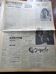 Vatan Gazetesi - 24 Mayıs 1954 - Ahmet Emin Yalman Köşe Yazısı - Hükümet Programı Demokrat Parti Grubunda Okundu - Partizan Memurlar Tasfiyeye Tabi Tutulacak - Komünistler Hanoi Üzerine Yürüyor - Macaristan İngiltere'yi 7 1 Mağlup Etti- Faiz Kaymak Kıbrıs'ta Rumların Yüzde 63'ü Komünisttir Dedi - Futbol Federasyonu Başkanı Ulvi Yenal - Güreşçilerimiz Dün De Altı Galibiyet Kazandılar - İstanbul Emniyet Müdürü Alaeddin Eriş Oldu - Bir Çift Cambazın Nikahı Tel Üzerinde Kıyıldı - Denizde İsyan Yazan Herman Wouk Yazı Dizisi - 50 Japon Balıkçısı Daha Atomdan Hastalandı - Suudi Arabistan Kralı'nın 90 Bin Liralık Otomobili - Hoş Memo Karikatür - Sanat Aleminde Adalet Cimcoz Maya'nın Durumunu İzah Ediyor - General Ali Fuat Cebesoy'un Siyasi Hatıraları Yazı Dizisi - Migros Karşısında Esnafın Endişesi - Kalay Kralının Kızı İsabelle Patino'nun Hazin Akıbeti - Jigolo Yazan Daniel Harper Yazı Dizisi - Tokyo Serbest Güreş Dünya Şampiyonası - Beşiktaş Vefa'yı Dün 2 0 Mağlup Etti - Fenerbahçe