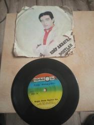 edip akbayram & dostlar - bugün bizde bayram var - bu yıl benim yeşil bağım kurudu 45 lik plak