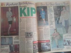 PS Magazin Haftalık Magazin ve Siyasi Aktüalite Dergisi - 22 Eylül 1991 - Sayı:107 - Nükhet'in Dönüşü - Uluslararası Orta Direk yarışı - İlker Sarıer - Deniz Karamehmet - Şirin İnönü - Şebnem Çapa - İnci Aksoy - Erol Aksoy - Oya Eczacpıbaşı - Bülent Eczacıbaşı - Yasemin Kamhi - Ali Kibar - İzzet Garih - Güler Sabancı - Ümit Çeliker - Cindy kime gülüyor? - İbrahim Tatlıses - Nihal Köknar - Mustafa Taşar - Orhan Vural - Mikser - Aykut Işıklar - Meğerse Yakalnmış - Ali Rıza Kardüz - Kadir'in Yeri - Ruhat Biliktan - Beyoğlu KİP - Kerim Evren - Evlilik nereye? - Teoman Orbert - Böceklere Güle güle! - Herşeyden önce güvenliğiniz! - Engin Ardıç - Cephe Gerisi - Tükenmek bilmeyen bir tutku - Ali Birerdinç - Tuna KAraca - Uçuramadı ama yüzdürdü - Aykırı Kadın - Kenan Erçetingöz - Süper Sabah - Yasemin Boran - Terazi ve Oğlak için kritik dönem - E.C.A. Soba Reklamı fotoğraf ve haberi - Tam Takım Dergi