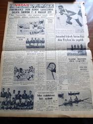 Vatan Gazetesi - 6 Ağustos 1956 - Milletlerarası Salon Fıkraları Yarışmasında Aziz Nesin 1. Turhan Selçuk 2. Oldu - Ahmet Emin Yalman Köşe Yazısı - Bakırköy CHP Kongresinde Hatipler Şiddetli Tenkitler Yaptı - Osman Bölükbaşı İle Polis Cipleri Yarıştılar - Mısır kısmi Seferberlik İlan Etti - Kasaplar İstanbullular'a Karşı Mukavemete Başladı - Suçlu Yazan Orhan Kemal Yazı Dizisi - Amerika'da Cumhurbaşkanlığı Seçimi Hazırlıkları - İşçi Sigortaları Bir Hastane Ve Han Yaptırıyor - Geçmişte Bugün Yazan Feridun Fazıl Tülbentçi Yazı Dizisi - Hoş Memo Karikatür - Katin Ormanı Katliamından Stalin Mesul Mu - Müzeyyen Senar'ı Andırmasından dolayı Küçük Müzeyyen Diye Anılan Şükran Ozer- Ella Sinders Çizgi Roman Fred Fox - Etna'nın Ateşi Yazan Henri Castillou Yazı Dizisi - Ali Fuat Cebesoy'un Siyasi Hatıraları Yazı Dizisi - Trompetist Zekai Apaydın - Fenerbahçe Dün Kendi Sahasında Galata Takımını 7 0 Mağlup Etti - Cezmi Or Kupası Atletizm Müsabakaları Programı - Rugby - Avcılar Bayramı Dün Yapıldı