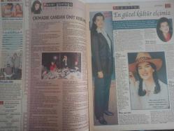 PS Akşam Magazin Haftalık Magazin ve Siyasi Aktüalite Dergisi - 19 Aralık 1999 - Milenyumu karşılamaya hazır mısınız? - İdil Çeliker - Şehnaz Çakıralp - Arnold Schwarzenegger - Uyku Ruhunuzun Aynası - Savaş Ay - Ceyhan Altınyelek - Tıpta mucize: Yaşlanma tarih oldu - Aykut Işıklar - Milenyumu karşılamaya hazır mısınız? - Baharat kokulu güzel - Bill Clinton - Kostas Simitis'den - Kamer Genç - Rüştü Reçber - Muazzez Ersoy ile Nostaljik Geceler - 2000'in kadın Trend'leri - Suzi - Marina Maurachicinel - Nurşah Okay - Aslıhan Koruyan - Feza Tamer - Nefise Karatay - Emine Ün - Duygu Ulaş - Asitliyseniz yandınız - Pul para oldu - Gizli Cennet - Galapagos adaları - Bir yüzyıl esti geçti - Sosyeteyi buluşturan sergi - Milenyum'da yıldız falınız - Ali Soysal - Osmanlı'nın ziyafet sofrası: Darüzziyafe - Barış Bardakçı - Kendini yıkmak özgürlüktür - Arap-İskandinav birlikteliği - 33 sanatçıyla takının yorumu fotoğraf ve haberi - Tam Takım Dergi