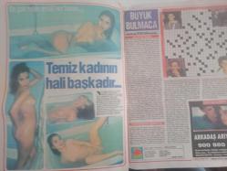 Süper Cumartesi Haftalık Magazin ve Siyasi Aktüalite Dergisi - 29 Mayıs 1993 - Zümre - Pervin Tekgül - Birşey olacak ama acaba ne? - İsmail Güneş - Festival değil cennet turu... - Turistler birer lokum - Tansiyona dikkat - Açık Pazar - İnsanın canına okur vallahi! - Bu Işıl, Işıl Işıl - Haftanın Fıstığı Deborah - Cansu Akgül - Bu kıza bir kaset yapın - Pinar Eliçe efkar dağıtıyor - Enis'in kulağı - Enis Ayyıldız - Elçin Tuna Posteri - Bu kumsalda güneşlemek zevk - Kumsal Güneş - Yaşanmış Öyküler - Ayak Fetişisti - Nesli'nin gözü gece keyfinde - Dünya Gülüyor - Pembe Düşler - En çok rahat ettiği yer banyo... - Temiz Kadının hali başkadır - Nur Çağla - Büyük Bulmaca - Atşeböceği Ercan - Derya San ''Seks iyidir'' fotoğraf ve haberi - Tam Takım Dergi