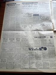 Vatan Gazetesi - 28 Ağustos 1956 - Suçlu Yazan Orhan Kemal Yazı Dizisi - Ahmet Emin Yalman Köşe Yazısı - Dört Korgeneral Orgeneral Oldu - Hamit Apaydın - Refik Kurtol - Muhalefet Dert Dinleme Gezileri Tertip Etti - Ankara'da Yunan Elçiliğine Hırsız Girme Hadisesinin Bir Tertip Olduğu Tahmin Ediliyor - Başvekil Adnan Menderes Muharrem Nuri Birgi İle Görüştü - İ.E.T.T. İçin 100 Otobüs Geliyor - Amerikalı Plastik Cerrahi Uzmanı Jacques W. Maliniac Geliyor - 30 Ağustos'ta Otobüs ve Tramvay Seferleri -  Gaziantep'te Açılacak Petrol Kuyusu İçin Sondaj Makinesi Geldi - Büyük Türk Zaferi Yazan Feridun Fazıl Tülbentçi Yazı Dizisi - Profesör Hilmi Ziya ülken Sosyoloji Kongresine Başkan Muavini Seçildi - Cimcimeler Çizgi Roman Charles Schulz - Ella Sinders Çizgi Roman Fred Fox - Sükuta Mahkum Filmi - Etna'nın Ateşi Yazan Henri Castillou Yazı Dizisi - Profesyonel Lig Maçlarının Tarihleri Dün Belli Oldu - Atatürk Kupası Boks Maçları - Fay Temizleme Tozu - Türkiye Atletizm Şampiyonası başlıyor