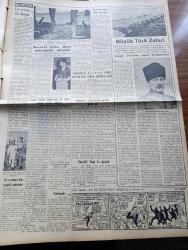 Vatan Gazetesi - 28 Ağustos 1956 - Suçlu Yazan Orhan Kemal Yazı Dizisi - Ahmet Emin Yalman Köşe Yazısı - Dört Korgeneral Orgeneral Oldu - Hamit Apaydın - Refik Kurtol - Muhalefet Dert Dinleme Gezileri Tertip Etti - Ankara'da Yunan Elçiliğine Hırsız Girme Hadisesinin Bir Tertip Olduğu Tahmin Ediliyor - Başvekil Adnan Menderes Muharrem Nuri Birgi İle Görüştü - İ.E.T.T. İçin 100 Otobüs Geliyor - Amerikalı Plastik Cerrahi Uzmanı Jacques W. Maliniac Geliyor - 30 Ağustos'ta Otobüs ve Tramvay Seferleri -  Gaziantep'te Açılacak Petrol Kuyusu İçin Sondaj Makinesi Geldi - Büyük Türk Zaferi Yazan Feridun Fazıl Tülbentçi Yazı Dizisi - Profesör Hilmi Ziya ülken Sosyoloji Kongresine Başkan Muavini Seçildi - Cimcimeler Çizgi Roman Charles Schulz - Ella Sinders Çizgi Roman Fred Fox - Sükuta Mahkum Filmi - Etna'nın Ateşi Yazan Henri Castillou Yazı Dizisi - Profesyonel Lig Maçlarının Tarihleri Dün Belli Oldu - Atatürk Kupası Boks Maçları - Fay Temizleme Tozu - Türkiye Atletizm Şampiyonası başlıyor