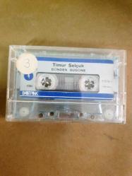 TİMUR SELÇUK - DÜNDEN BUGÜNE - KASET / KARTONETSİZ