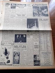 Vatan Gazetesi - 30 Mayıs 1954 - Başbakan Adnan Menderes Bugün Amerika'ya Gidiyor - Dost Kanada'dan Bize Büyük Yardımlar Başladı - Millk Tenasüt Kongresi Yapıldı - Traktör Fabrikasının Anlaşması İmzalandı - Nevşehir İl Oluyor - Yugoslavya Cumhurbaşkanı Tito Yunanistan'a Hareket Etti - Dünkü Bale Gösterisi Çok Başarılı Oldu - Denizde İsyan Yazan Herman Wouk Yazı Dizisi - 5. Bahar Bayramı Büyük Rağbet Görüyor - Turistlerde Irk Din Lisan Cinsiyet Farkı Aranmayacak - Papagos Kıbrıs'ı Tekrar İstedi - İngiltere Komünist Çin Ticaret Anlaşması - General Ali Fuat Cebesoy'un Siyasi Hatıraları Yazı Dizisi - 1954 Milletlerarası Paris Fuarı - Hap Devrine Hazırlık Mı - Osmanlı Tarihinden Sayfalar Recep Paşa'nın İdamı Yazan Feridun Fazıl Tülbentçi Yazı Dizisi - Bu Yerin Ötesinde Yazan Cronin Yazı Dizisi - Mevsim Balığı Kılıç - Ulubatlı Hasan'ın Şehit Düştüğü Yerde Konuşma Yapıldı - Johnson Deniz Motorları - Lüks Traş Bıçağı - Arı Unları - Good Year - Kızılcahamam Kaplıcaları