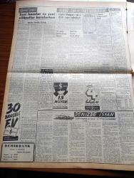 Vatan Gazetesi - 22 Haziran 1954 - Libya Başbakanı Mustafa Ben Halim Ankara'ya Geldi - İstanbullulara Günde 9 Gram Şeker Düşüyor - İstanbul'da 13 14 Kişiye Bir Mesken Düşüyor - Guatemala'da Dün Gece Sıkı Yönetim İlan Edildi - Şehir Tiyatrosu Sezona Hazırlıksız Giriyor - Dünya Kupasında Türk Alman Milli Takımları Karşılaşıyor - Denizde İsyan Yazan Herman Wouk Yazı Dizisi - Karaköy Köprüsünün Tamirine Devam Ediliyor - Apollo Sirki - Hoş Memo Karikatür - Japon Silah Endüstrisi Yeniden Kurulacak - İsrail Havayolları Türkiye'den Geçen Yeni Hat Kuruldu - Sigaranın Kanser Üzerinde Yaptığı Tesir - İzmir Fuarını Başbakan Adnan Menderes Açacak - Pul Aleminin İçyüzü Derleyen Nur Sabuncuoğlu Yazı Dizisi - General Ali Fuat Cebesoy'un Siyasi Hatıraları Yazı Dizisi - Yarış Atları Nasıl Yetiştiriliyor - Bu Yerin Ötesinde Yazan Cronin Yazı Dizisi - Çapamarka - Lüks Traş Bıçağı - Devlet Tahvilleri Yükseliyor - Dünya Kupası Futbol Müsabakaları - Arkadaşımız Ahmet Bahtiyar Bildiriyor Yugoslavya Brezilya