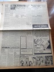 Vatan Gazetesi - 22 Haziran 1954 - Libya Başbakanı Mustafa Ben Halim Ankara'ya Geldi - İstanbullulara Günde 9 Gram Şeker Düşüyor - İstanbul'da 13 14 Kişiye Bir Mesken Düşüyor - Guatemala'da Dün Gece Sıkı Yönetim İlan Edildi - Şehir Tiyatrosu Sezona Hazırlıksız Giriyor - Dünya Kupasında Türk Alman Milli Takımları Karşılaşıyor - Denizde İsyan Yazan Herman Wouk Yazı Dizisi - Karaköy Köprüsünün Tamirine Devam Ediliyor - Apollo Sirki - Hoş Memo Karikatür - Japon Silah Endüstrisi Yeniden Kurulacak - İsrail Havayolları Türkiye'den Geçen Yeni Hat Kuruldu - Sigaranın Kanser Üzerinde Yaptığı Tesir - İzmir Fuarını Başbakan Adnan Menderes Açacak - Pul Aleminin İçyüzü Derleyen Nur Sabuncuoğlu Yazı Dizisi - General Ali Fuat Cebesoy'un Siyasi Hatıraları Yazı Dizisi - Yarış Atları Nasıl Yetiştiriliyor - Bu Yerin Ötesinde Yazan Cronin Yazı Dizisi - Çapamarka - Lüks Traş Bıçağı - Devlet Tahvilleri Yükseliyor - Dünya Kupası Futbol Müsabakaları - Arkadaşımız Ahmet Bahtiyar Bildiriyor Yugoslavya Brezilya