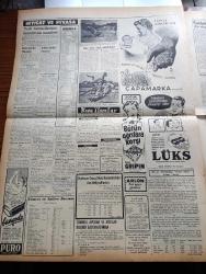 Vatan Gazetesi - 22 Haziran 1954 - Libya Başbakanı Mustafa Ben Halim Ankara'ya Geldi - İstanbullulara Günde 9 Gram Şeker Düşüyor - İstanbul'da 13 14 Kişiye Bir Mesken Düşüyor - Guatemala'da Dün Gece Sıkı Yönetim İlan Edildi - Şehir Tiyatrosu Sezona Hazırlıksız Giriyor - Dünya Kupasında Türk Alman Milli Takımları Karşılaşıyor - Denizde İsyan Yazan Herman Wouk Yazı Dizisi - Karaköy Köprüsünün Tamirine Devam Ediliyor - Apollo Sirki - Hoş Memo Karikatür - Japon Silah Endüstrisi Yeniden Kurulacak - İsrail Havayolları Türkiye'den Geçen Yeni Hat Kuruldu - Sigaranın Kanser Üzerinde Yaptığı Tesir - İzmir Fuarını Başbakan Adnan Menderes Açacak - Pul Aleminin İçyüzü Derleyen Nur Sabuncuoğlu Yazı Dizisi - General Ali Fuat Cebesoy'un Siyasi Hatıraları Yazı Dizisi - Yarış Atları Nasıl Yetiştiriliyor - Bu Yerin Ötesinde Yazan Cronin Yazı Dizisi - Çapamarka - Lüks Traş Bıçağı - Devlet Tahvilleri Yükseliyor - Dünya Kupası Futbol Müsabakaları - Arkadaşımız Ahmet Bahtiyar Bildiriyor Yugoslavya Brezilya