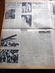 Vatan Gazetesi - 12 Haziran 1954 - Türk Pakistan Anlaşması Dün Mecliste İttifakla Kabul Edildi - Adnan Menderes İle Pakistan Başbakanı Muhammed Ali'nin Demeçleri - Ailesini Katleden Hikmet Küçük Duruşmada Beni Asınız Diye Bağırdı - Birleşik Amerika Dışişleri Bakanı John Foster Dulles Çin Hindinde Amerika'nın Harbe Girme Şartlarını Bildirdi - Sultanahmet Cezaevi Karşısında Bitli Ekmek Yapan Fırın Kapatılıyor - Dünya Kupası Maçları 14 Haziran'da Başlıyor - Denizde İsyan Yazan Herman Wouk Yazı Dizisi - Denizcilik Ve Kabotaj Bayramı Hazırlıkları - Arap Memleketleri İle İsrail'e İhtar - Altemur Kılıç - Hoş Memo Karikatür - Fransa'da En Çok Okunan Gazete France Soir - General Ali Fuat Cebesoy'un Siyasi Hatıraları - Okuyucu Fikir Ve Şikayetleri Dinleyen Ve Derleyen Ahmet Refik Noyan - Cumhurbaşkanı Celal Bayar'ın Güreşçileri Tebriki - Adana Demirspor Almanya'ya Gidiyor - İstanbul Atletizm Bayramı Bugün Başlıyor - Meşhur Yüzücü Kadas Mağlup Oldu - 19 Mayıs Stadında Gece Maçları Yapılacak