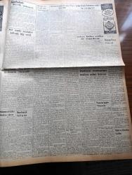 Vatan Gazetesi - 1 Temmuz 1954 - Yeni Dostumuz Kanada Yazan Ahmet Emin Yalman Yazı Dizisi - Seçim Kanunu Tadilatı 33 e Karşı 337 Oyla Kabul Edildi - Nevşehir'i İl Kırşehir'i İlçe Yapan Kanun Çıktı - Dünya Kupası Yarı Final Müsabakalarında Macaristan 4 Uruguay 2  Almanya 6 Avusturya 1 - Başbakan Adnan Menderes İle Kemal Kırıkoğlu Arasında Tartışmalar Oldu - Şeker Halka Vesika İle Dağıtılıyor - Dün Güneş Tutuldu - Milli Oyunlar Müsabakası Hakkında Bilgi Verildi - 1953 Türkiye Güzeli Belgin Doruk Puro Tuvalet Sabunu Kullanıyorum Diyor - Denizde İsyan Yazan Herman Wouk Yazı Dizisi - Bir İsrail Filosu İstanbul'u Ziyaret Edecek - Gülhane Sergisindeki Kümes Hayvanlarını Sansarlar Boğuyor - Sovyetler Atomla İşleyen Elektrik Santrali Yapmışlar - Cami Yanında Çıplak Resim Çektiren Kadın - General Ali Fuat Cebesoy'un Siyasi Hatıraları Yazı Dizisi - Arı Unları - 50 Bin Dolarlık Yedek Parça Geldi - Borsa - İstanbul Sinema Programı - Doğubank - Prens Sabahattin'in Hatırası Anıldı - Partizan Memurlar