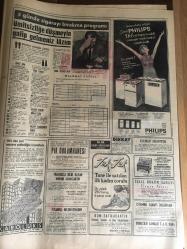 HÜRRİYET GAZETESİ 23 EKİM 1967 YIL :20 SAYI :7000--Mısır da emlaki olan Türkler tazminat alacak --Irak a çamaşır makinesi ve  buzdolabı  satacağız ---Mısır bir İsrail Muhribini Batırdı ,150 ölü ve yaralı var ---Pasaportsuz iki Alman kızı hudut dışı  edildi ---Sokak sokak dolaşıp duvarlara ilan asıyor ---Tören  günü Tahran a havadan gül  yağacak ---Necdet Elmas üçüncü izin günü annesi ve babasıyla beraber  geçirdi ----Büyük gösteri sonunda 200 kişi tevkif edildi ---5 Günde Sigarayı Bırakma Programı --Eskişehirspor Gençlerbirliğini  1-0 mağlup etti --Altınordu Feriköy ü 2-1 yendi-----Beşiktaş :1 Altay :1 ---Galatasaray :0 H.Tepe : 0--Türkiye Atletizm Şampiyonası ---Polislere 17 kilo baz morfin satmak  isterken yakalandılar ---İstanbullu  fabrikatörün oğlu  itirafta bulundu teyzemi ben öldürdüm ---Bir Tüccar ve eşi banyo da ölü bulundu ---Kadıköy Üsküdar yolu asfaltlanıyor ---Radyo Programları ---Türkiye İş Bankası :47 Milyon --3.Türkiye Ligi Maçları --