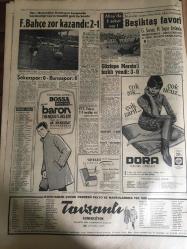 HÜRRİYET GAZETESİ 22 EKİM 1967 YIL :20 SAYI :6999--Bir adet sigara ömrü 14,5 dakika kısaltıyor --Eski Necdet Olsaydım Yumruğu Suratının Orta Yerine İndiriverirdim --Kızını kaçıran genci sokakta tabanca ile delik deşik eden katil  ortalığı birbirine kattı ---Şah a apartman boyunda portresi gönderildi --Diba nın şahane  pelerinini  altı nedime taşıyacak ---Filipinlerdeki  Tayfunda  175 kişi öldü ---Teyzesinin ölüsü başında yakalanan  asker kaçağı  genç  katil değilim dedi --Şahıs başına ayda 135 litre su  isabet ediyor ---Oto imalcileri kaz denemelerinde  ceset kullanmaya  başladı ---Fenerbahçe  zor kazandı : 2-1---Beşiktaş Favori ---Şekerspor :0 Bursaspor : 0 ---Göztepe Mersin i farklı yendi : 3-0---Türkiye ile Irak ,tabii gaz nakli konusunda  anlaştılar ---Rüya Görmeyen İnsan Hasta Oluyor --PTT ,Vefa yı 2-1 mağlup etti --Karagümrük  2-0 galip --