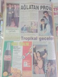 Haftanın Sesi Haftalık Aktüalite Sinema Tiyatro Müzik ve Magazin Dergisi - 30 Mart 1990 - Sayı:13 - Gerçek aşka dönüş sinyali - Türkan Şoray'ın küllenen aşkı yeniden dillerde - Yıllardır sömürülen Bülent Ersoy durdu durdu patladı - Fikret Erkoç - İbrahim Tatlıses - İşte hayatına anlam katan yumurcak - Birol Gürkanlı - Ağlatan Prova - Nuray Hafiftaş - Düşmanlar Çatladı - Omar Gencebay - Ferdi Tayfur - Tropikal Geceler - Margio Assemany - Coca Cola Reklamı - TRT ekranında bir seks yıldızı - Çeçilya - Nükhet Duru - Sibel Turnagöl - Gönül Esen - Aydın Erdem - Türker İnanoğlu - Şebnem dinçgör - Türkan Şoray - Rüçhan Adlı cephesi - Eski aşıktan pahalı jest - Paryse'in seçimi Atkuyruklu Engin Koç - Moda İplik Reklamı fotoğraf ve haberi - Gazete tam değildir sadece 4 sayfası mevcuttur