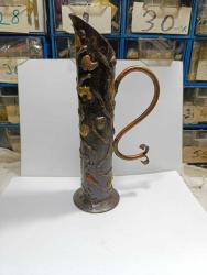 RF53---KAYNAKLA DEKORE EDİLMİŞ EL YAPIMI DEMİR VAZO