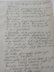25 Haziran 1982 - Dünya Kupası Maçı - F.Almanya 1 Avusturya 0 - İki takım da aynı orospu gibi futbol oynuyor - Oyuncular sık sık pozisyonlarda öyle artistik hareketler yapıyorlar ki topu istemeyerek kaybediyor haberi - Islak kalemle a4 kağıdına yazılmış bilgi notu - Tek Yaprak Arkalı Önlüdür