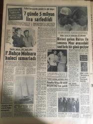 HÜRRİYET GAZETESİ 8 TEMMUZ 1968 YIL :21 SAYI :7254--Sovyet şilebinde kriz  geçirip öldü ---Cemal Erciman Kupayı Alırken Heyecandan Gözyaşı Döktü ---Gecekondu konusunda  AP ile CHP Tartıştılar ---Çağlayangil  Moskova ya Gidiyor ---Esnaf -sanatkar için sigorta sistemi kurulacak ---Yalovalılar  da meşhur hikayeyi  bir daha andı ---22 yıllık muhtar güllü Mahmut  dövülerek  öldürüldü --62 Yaşındaki  politikacı  oğlu olursa  adını Mustafa koyacak ---Doğu Berlin de Kanlı İltica  --7 Günde 5 milyon lira sarf edildi ---Fenerbahçe Molnara kaleci ısmarladı ---Birinci  gelen Rusya ile sonuncu  Mısır  arasındaki saat farkı bir günü  geçiyor ---Gündüz Kılıça ilk teklif  Beşiktaş tan geldi --Rüyalarındaki  Tatile Kavuştular ---Plaskovitis Tutuklandı---Kavgayı ayırmak isterken öldü --