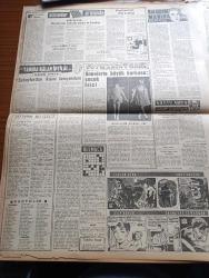 Vatan Gazetesi - 30 Temmuz 1960 - Ahmet Emin Yalman Köşe Yazısı - Cemal Gürsel Hatay İçin Ölürüz Dedi - Eski Başbakan Hasan Saka'yı Kaybettik - Bakan Ve Milletvekilleri 1. Dereceden Maaş alacaklar - Kar Hadlerinde Değişiklik Yok - Havadis Gazetesi On Gün Kapatıldı - Yeni Bareme Göre Ücretler Belli Oldu - İnsan Bir Yerde Bellidir Yazan Mehmet Seyda Yazı Dizisi - Eyüp Belediye Evlerinde Oturanların Çoğu Muhtaç - Para Karşılığı Futbolcular Sporcu Değildir - İstanbul Valisi Tuğgeneral Tulga Dün 4 Ayda 555 Milyon Liralık Vergi Toplandı Dedi- Oktay Akbal Köşe Yazısı - Tonton Agah Çizgi Roman Sade Yalçın - Yarıda Kalan İhtilal Yazan Hasan Amca - Annelerin Büyük Korkusu Çocuk Felci - Kır Çiçeği Marion Yazan Jean Martet Yazı Dizisi - İstanbul Ankara Radyosu Programı - Beşiktaşlı Recep Adanır Galatasaray'da - Davutpaşa Taksim İle Yarın Oynuyor - Japon Yüzücü Jamanaka Rekor Kırmağa Devam Ediyor - Cumhuriyet Kupası Yelken Yarışmaları - Wimbledon Şampiyonu Alex Olmedo - Tolay Kupası - Transfer
